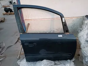 Foto de PUERTA DELANTERA DERECHA OPEL ZAFIRA B 1.9 CDTI (120 CV / 88 KW)
