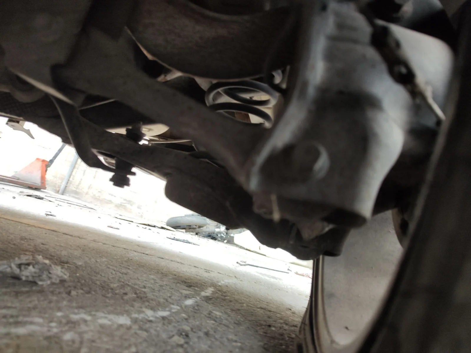 Foto de BRAZO SUSPENSION TRASERO IZQUIERDO FORD FOCUS BERLINA (CAP) 1.6 TDCi CAT (90 CV / 66 KW)