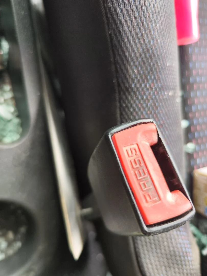Foto de PRETENSOR AIRBAG DERECHO RENAULT CLIO III 1.5 dCi Diesel CAT (86 CV / 63 KW)