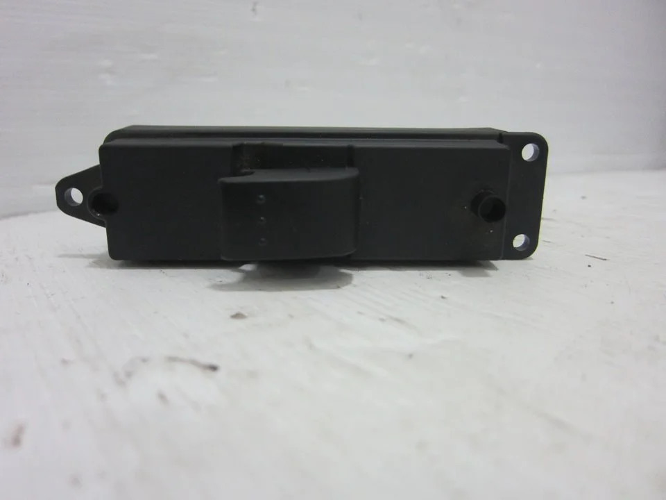Foto de MANDO ELEVALUNAS TRASERO IZQUIERDO MAZDA 3 BERLINA (BK) 2.0 Diesel CAT (143 CV / 105 KW) referencia 03123111