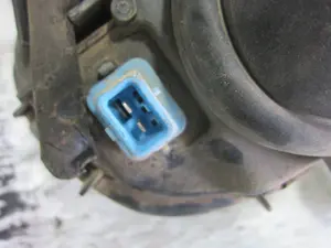 Foto de FARO ANTINIEBLA IZQUIERDO PEUGEOT 306 3/5 PT. / 4 PT. (S2) referencia 0305053001 foto 3