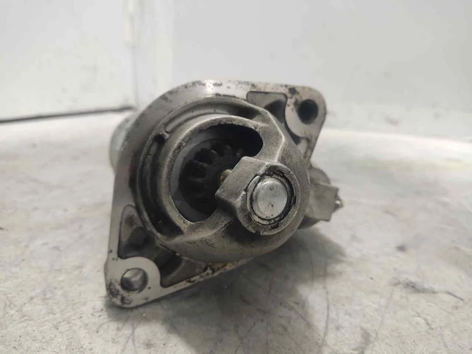 Foto de MOTOR ARRANQUE OPEL ASTRA H BERLINA 1.7 16V CDTI (101 CV / 74 KW) referencia F437382