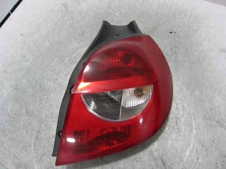 Foto de PILOTO TRASERO DERECHO RENAULT CLIO III 1.5 dCi Diesel (68 CV / 50 KW) referencia 89035060
