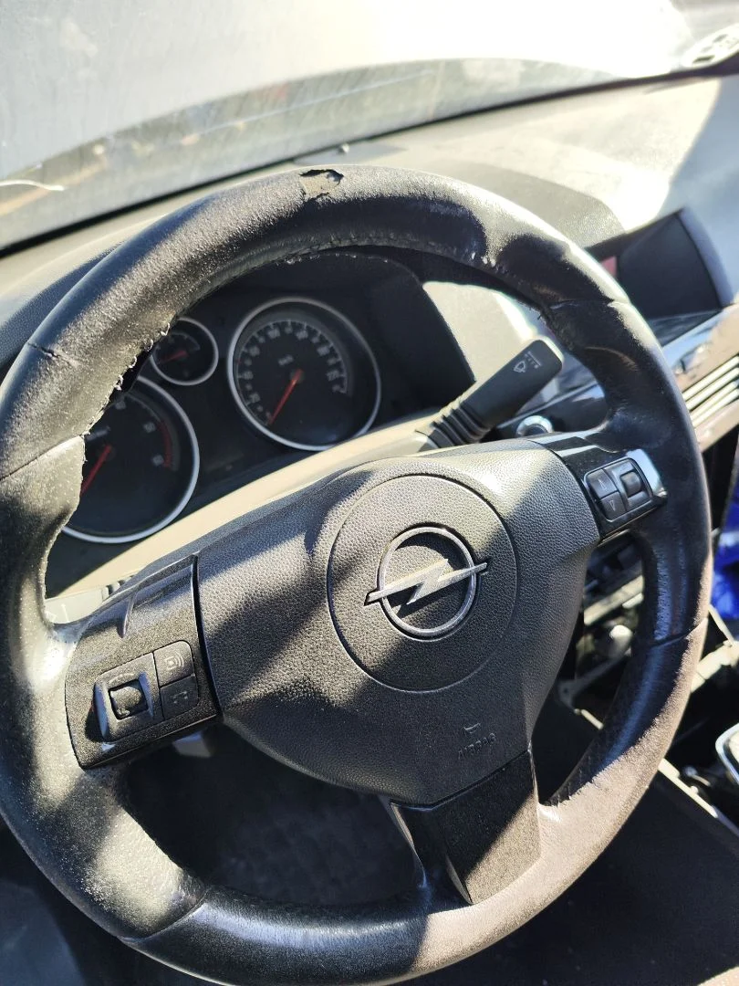Foto de VOLANTE OPEL ASTRA H TWIN TOP 1.9 16V CDTI CAT (Z 19 DTH / LRD) (150 CV / 110 KW)