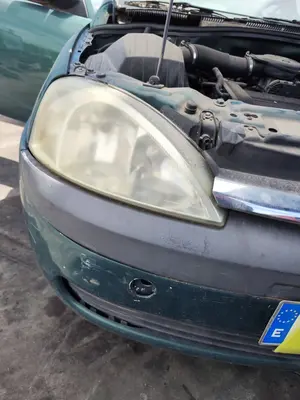 Foto de FARO DERECHO OPEL CORSA C 1.2 16V CAT (Z 12 XE / LW4) (75 CV / 55 KW) referencia 93173252