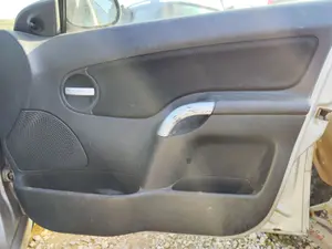 Foto de GUARNECIDO PUERTA DELANTERA DERECHA CITROEN C3 1.4  (73 CV / 54 KW)