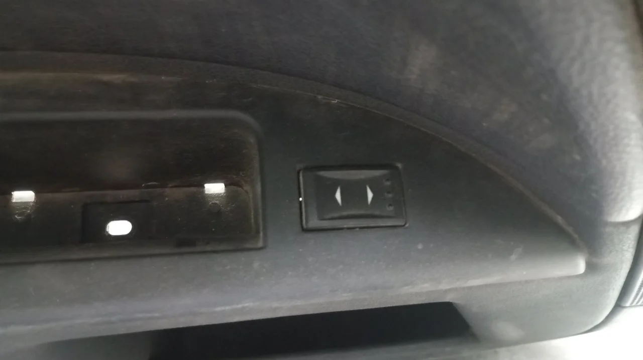 Foto de MANDO ELEVALUNAS TRASERO IZQUIERDO FORD MONDEO BERLINA (GE) 2.0 TDCi CAT (131 CV / 96 KW) referencia 1S7T14529AB