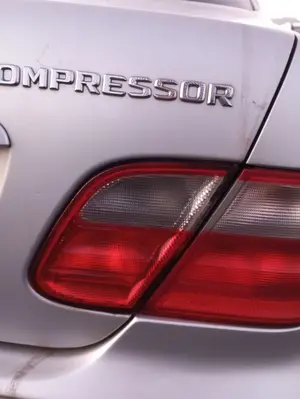 Foto de PILOTO TRASERO DERECHO INTERIOR MERCEDES-BENZ CLK (BM 208) COUPE 2.0 Compresor CAT (163 CV / 120 KW) referencia A2088200864