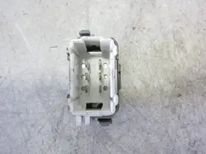 Foto de INTERRUPTOR RENAULT CLIO III 1.5 dCi Diesel (106 CV / 78 KW) referencia 28082 foto 3