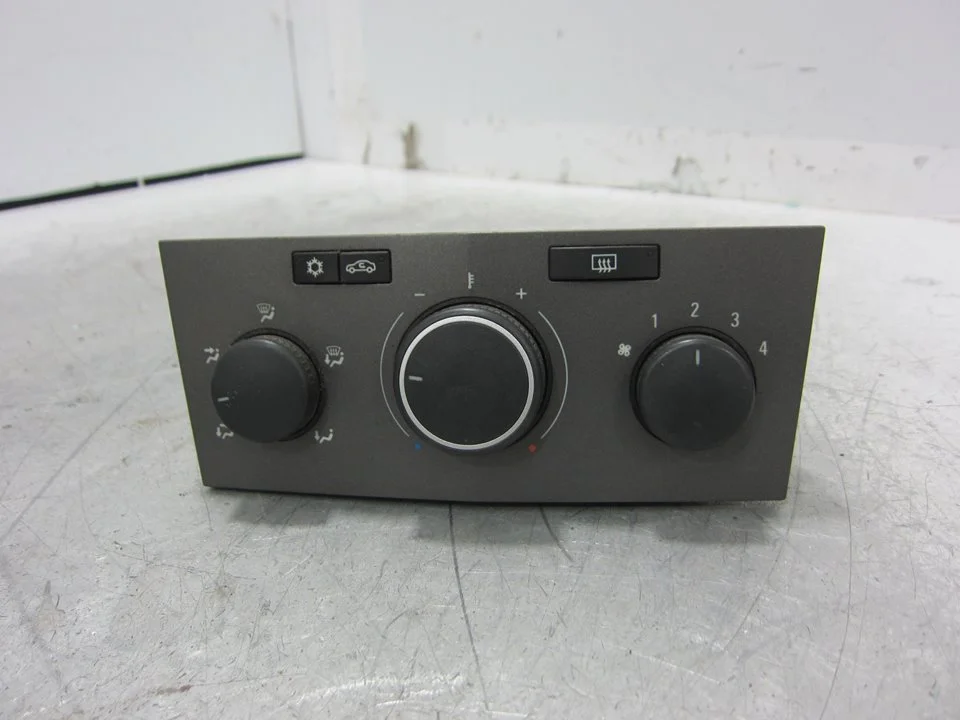 Foto de MANDO CALEFACCION / AIRE ACONDICIONADO OPEL ZAFIRA B 1.9 CDTI CAT (Z 19 DTL) (101 CV / 74 KW) referencia 90151241