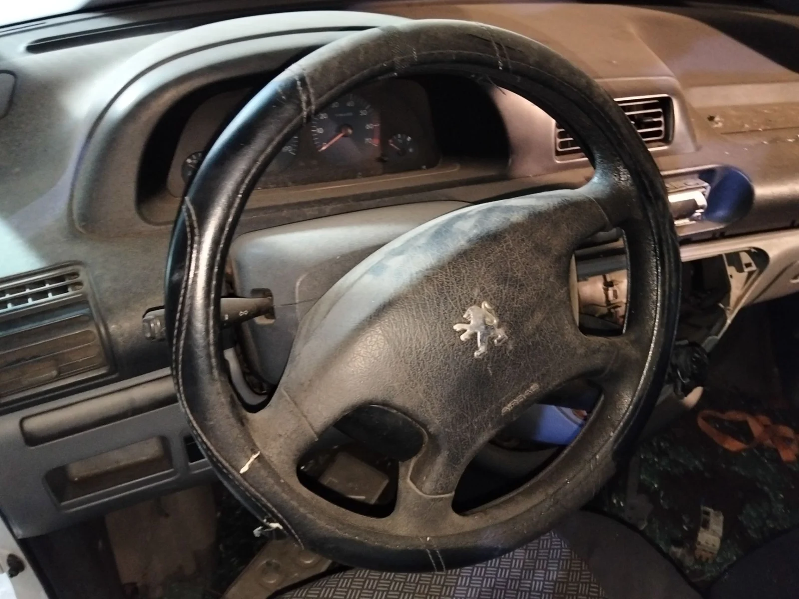 Foto de VOLANTE PEUGEOT EXPERT FURGÓN COMFORT (1995)