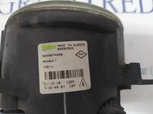 Foto de FARO ANTINIEBLA DERECHO RENAULT MEGANE III COUPE 1.9 dCi Diesel FAP (131 CV / 96 KW) referencia 8200074008 foto 2
