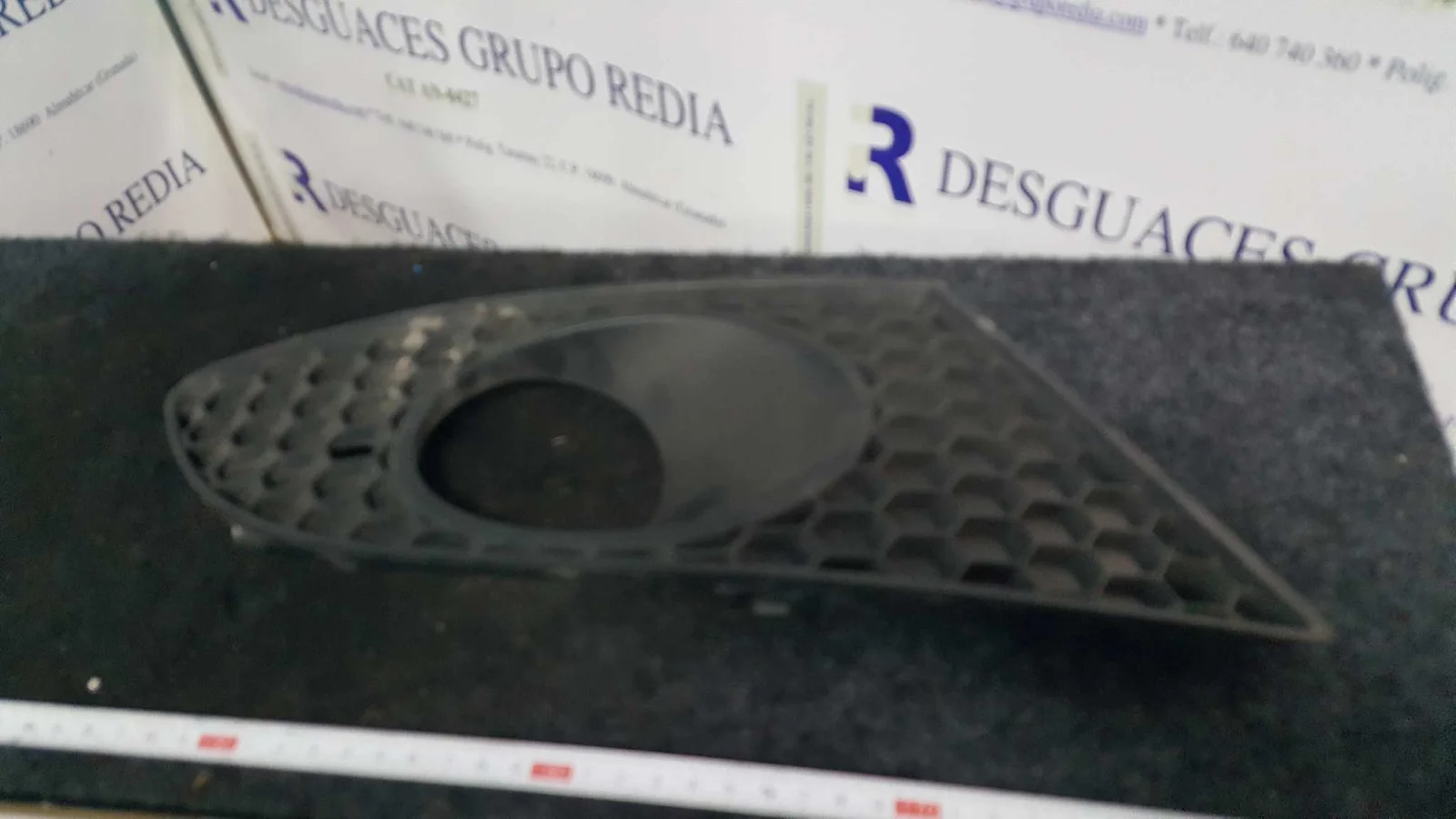 Foto de REJILLA PARAGOLPES DERECHA SEAT LEON (1P1) referencia 1P0853666A