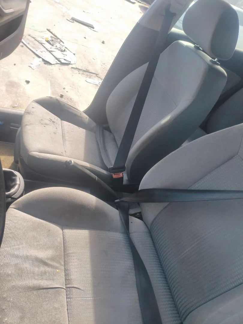 Foto de ENGANCHE CINTURON DELANTERO DERECHO SEAT IBIZA (6L1) 1.4 16V (75 CV / 55 KW)