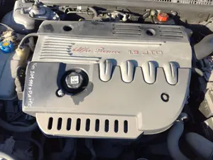 Foto de TAPA MOTOR ALFA ROMEO 147 (190) 1.9 JTD CAT (110 CV / 81 KW)