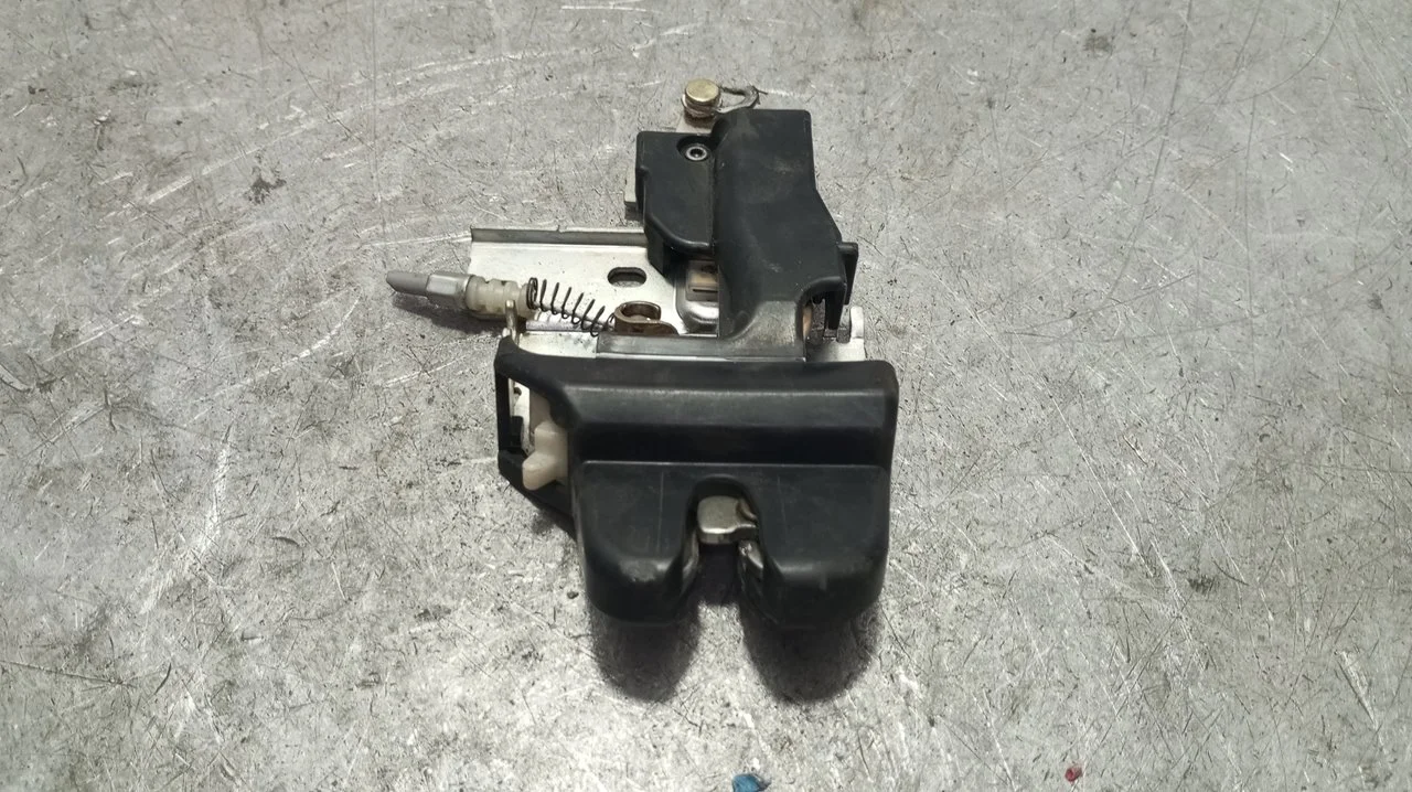Foto de CERRADURA MALETERO / PORTON MITSUBISHI GALANT BERLINA (E50) 2.5 V6 CAT (170 CV / 125 KW) referencia MR264195