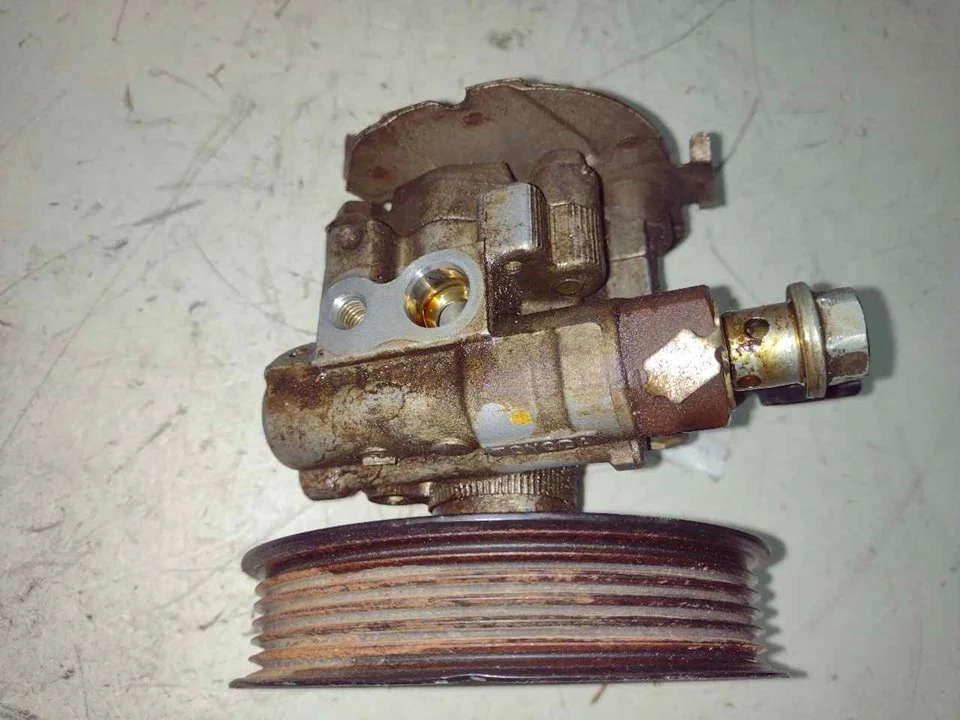 Foto de BOMBA DIRECCION TOYOTA RAV4 (A2) 1.8 16V CAT (125 CV / 92 KW) referencia BP1521447M99
