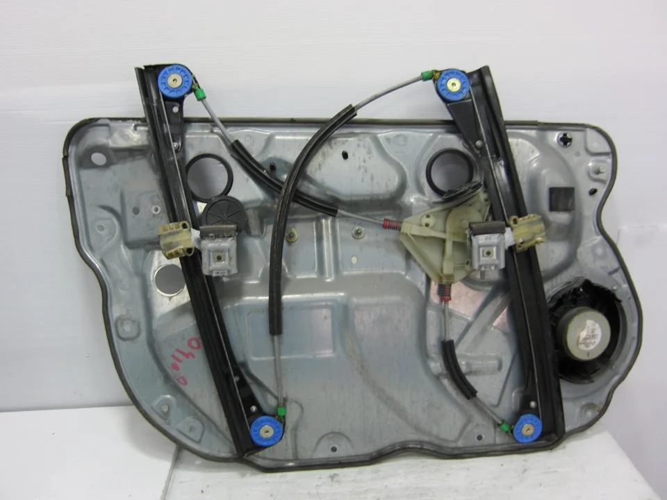 Foto de ELEVALUNAS DELANTERO DERECHO VOLKSWAGEN POLO IV (9N3) 1.4 FSI (86 CV / 63 KW) referencia W06Q4837402S