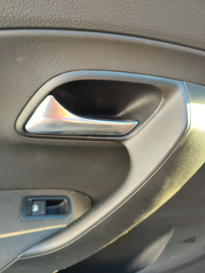 Foto de MANETA INTERIOR TRASERA IZQUIERDA VOLKSWAGEN POLO V (6R1) 1.2 (60 CV / 44 KW)