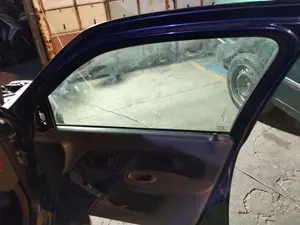 Foto de LUNA DELANTERA DERECHA RENAULT CLIO II FASE I (B/CB0) 1.4 16V (98 CV / 72 KW)