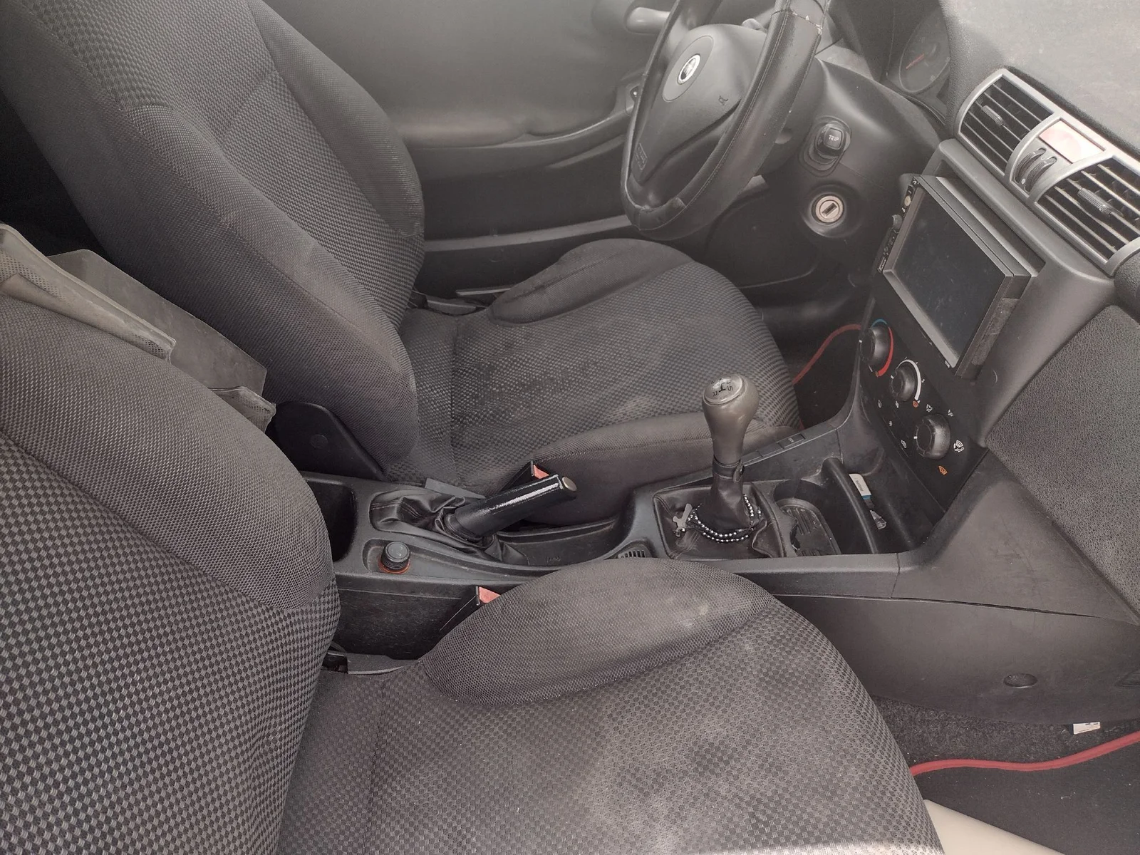 Foto de ENGANCHE CINTURON DELANTERO IZQUIERDO FIAT STILO (192) 1.9 JTD CAT (116 CV / 85 KW)