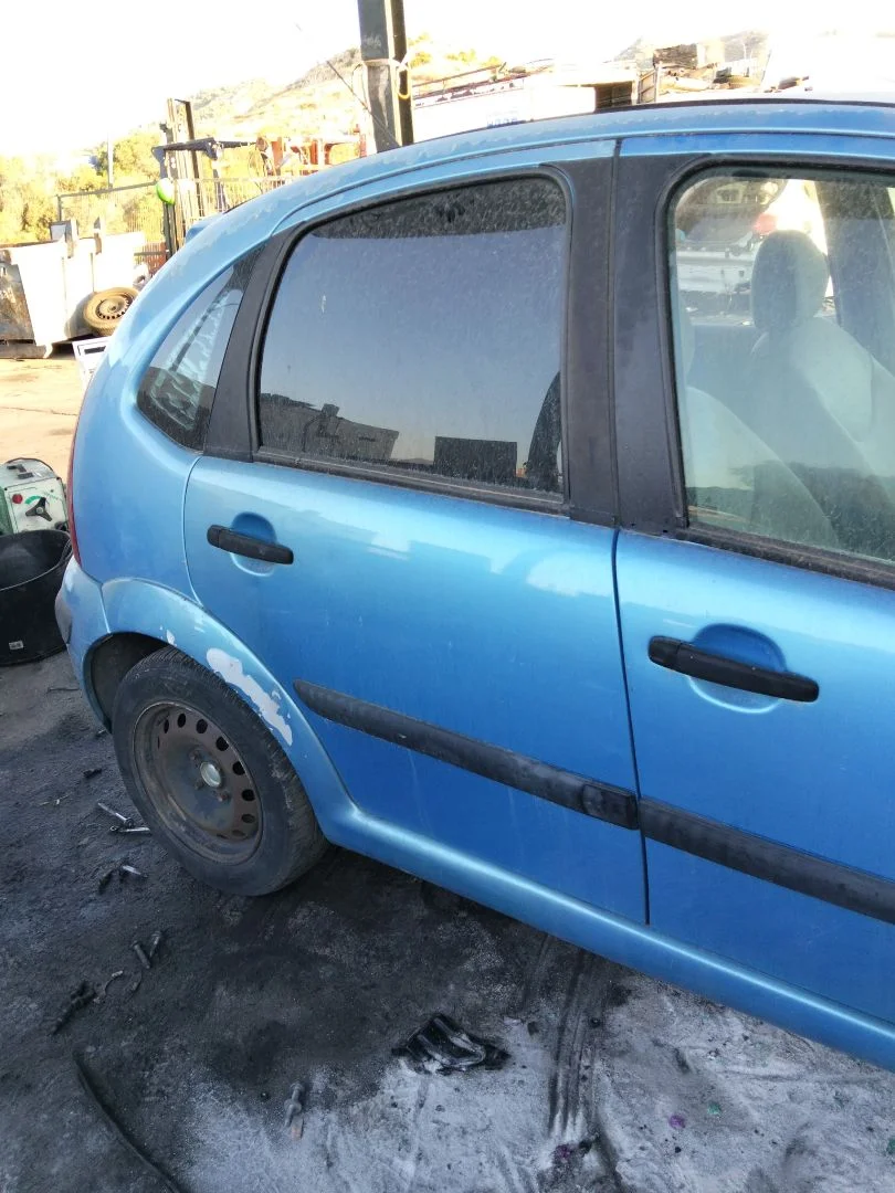 Foto de PUERTA TRASERA DERECHA CITROEN C3 1.4 HDi (68 CV / 50 KW) referencia 9008Q5