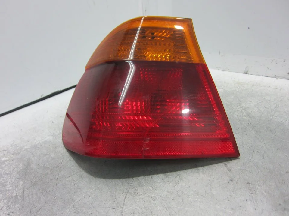 Foto de PILOTO TRASERO IZQUIERDO BMW SERIE 3 BERLINA (E46) 2.0 16V Diesel CAT (136 CV / 100 KW) referencia 8364921