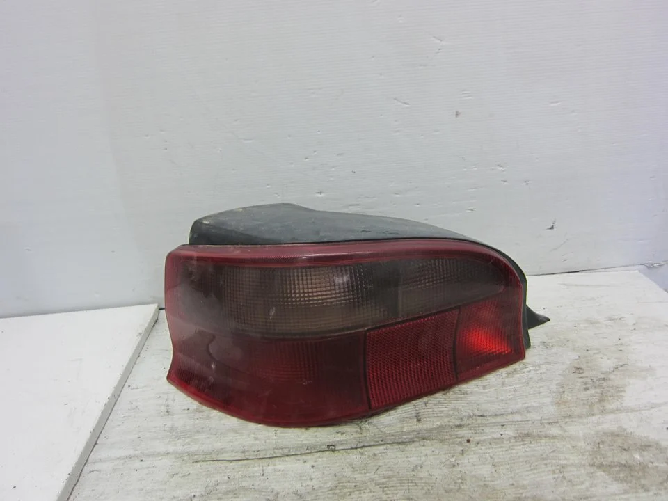 Foto de PILOTO TRASERO IZQUIERDO CITROEN SAXO 1.5 Diesel (57 CV / 42 KW) referencia 2530