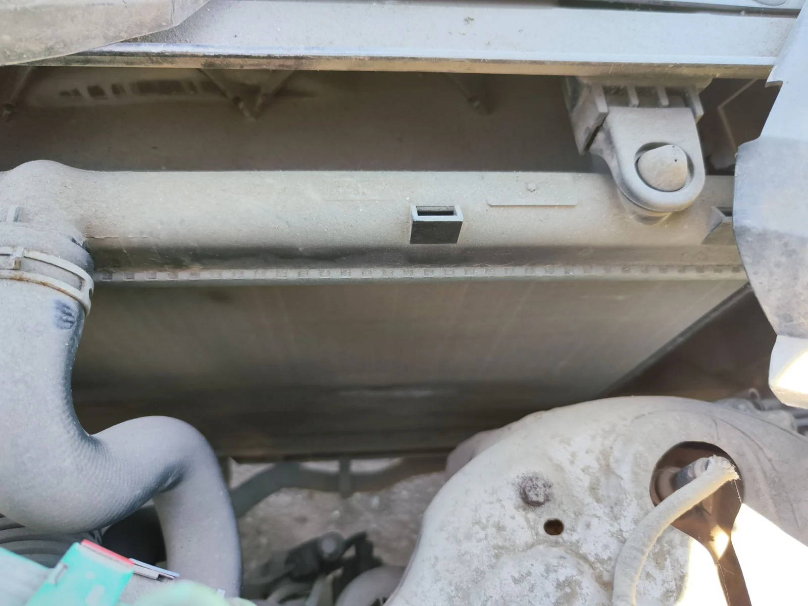 Foto de CONDENSADOR / RADIADOR AIRE ACONDICIONADO PEUGEOT 307 BERLINA (S2) 1.4 16V CAT (KFU / ET3J4) (88 CV / 65 KW)