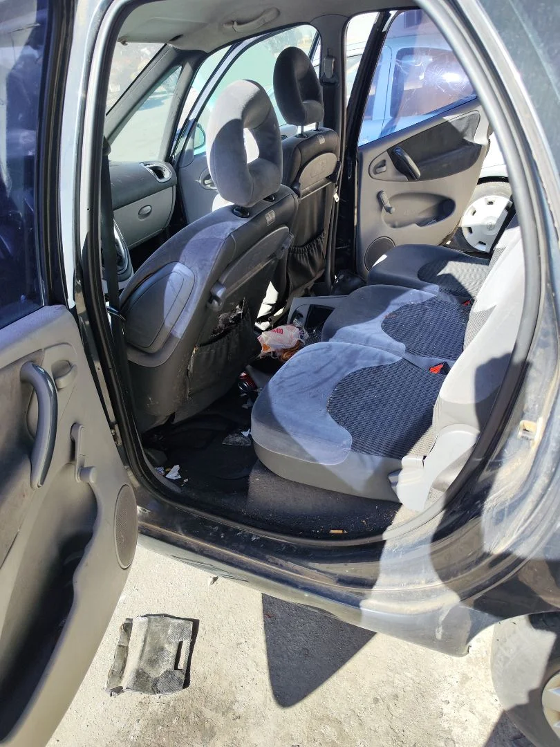 Foto de GOMAS CONTORNO PUERTA CITROEN XSARA PICASSO 1.6 HDi CAT (9HY / DV6TED4) (109 CV / 80 KW)
