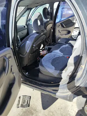 Foto de GOMAS CONTORNO PUERTA CITROEN XSARA PICASSO 1.6 HDi CAT (9HY / DV6TED4) (109 CV / 80 KW)