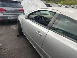 Foto de PUERTA DELANTERA IZQUIERDA OPEL ASTRA H GTC 1.3 16V CDTI CAT (Z 13 DTH / L4I) (90 CV / 66 KW) referencia 94711559