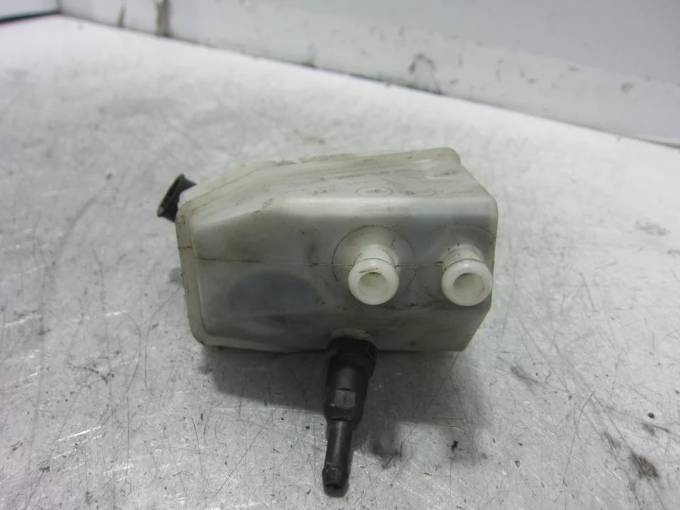 Foto de DEPOSITO LIQUIDO DE FRENOS RENAULT CLIO II FASE II (B/CB0) 1.5 dCi Diesel (82 CV / 60 KW) referencia 7700417826