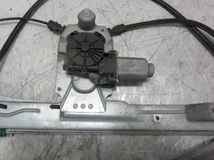 Foto de ELEVALUNAS DELANTERO DERECHO RENAULT CLIO III 1.5 dCi Diesel FAP (75 CV / 55 KW) referencia 400857E foto 2