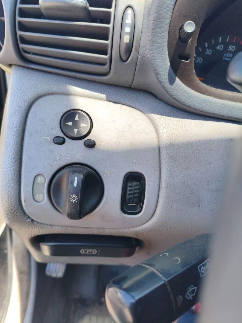 Foto de MANDO LUCES MERCEDES-BENZ CLASE C (BM 203) BERLINA 2.2 CDI CAT (116 CV / 85 KW) referencia A2035450010 7C45