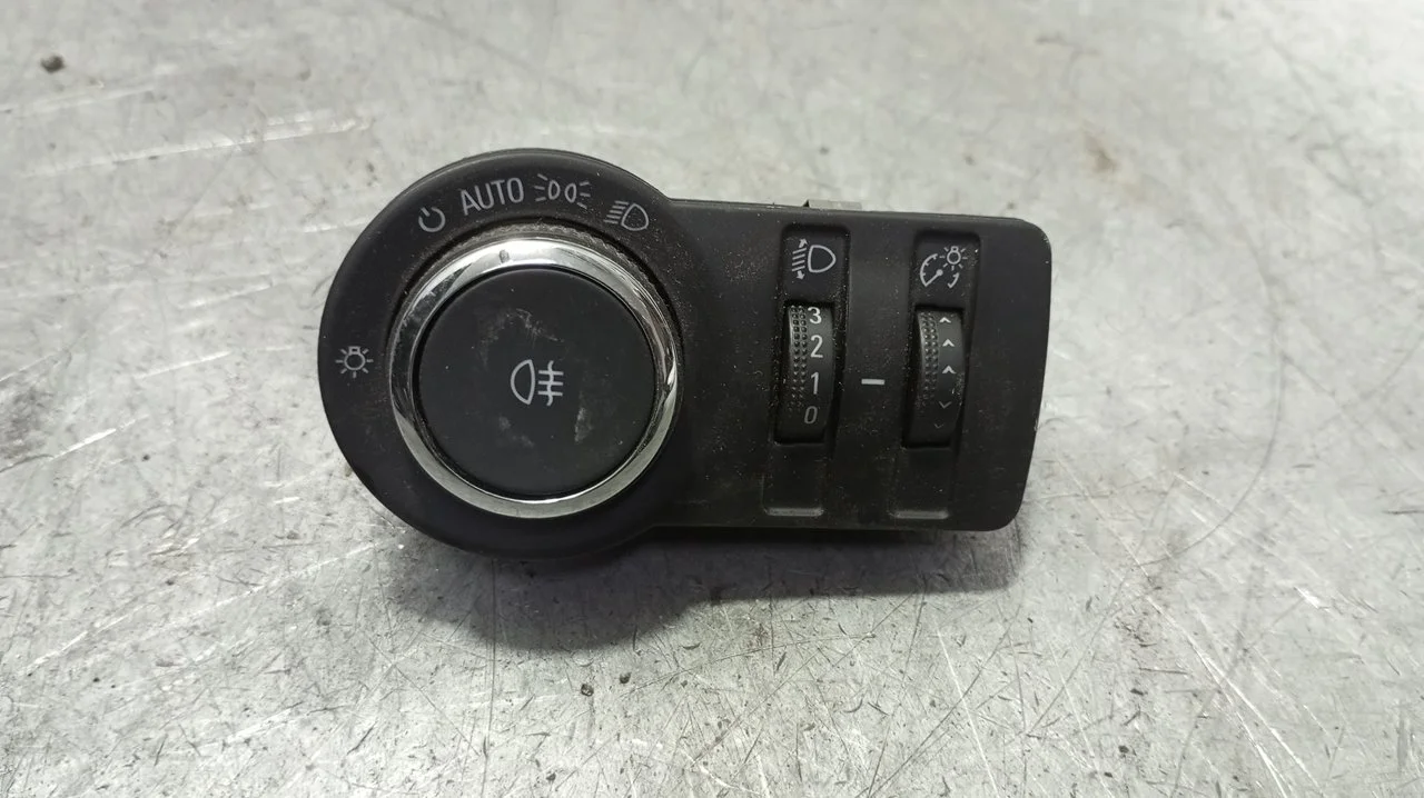 Foto de MANDO LUCES OPEL INSIGNIA SPORTS TOURER 1.6 CDTI DPF (136 CV / 100 KW) referencia 23197915