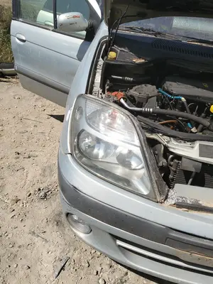 Foto de FARO DERECHO RENAULT SCENIC I (JA...) 1.9 dCi Diesel CAT (102 CV / 75 KW) referencia 260102746R