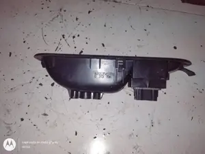Foto de MANDO ELEVALUNAS DELANTERO DERECHO RENAULT CLIO III 1.5 dCi Diesel CAT (86 CV / 63 KW) referencia 8200356517B foto 4