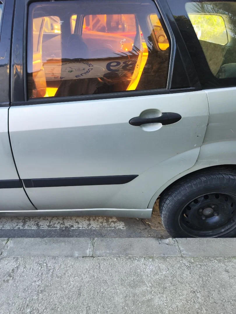 Foto de PUERTA TRASERA IZQUIERDA FORD FOCUS FAMILIAR (CAK) 1.8 16V CAT (116 CV / 85 KW) referencia 1430149