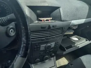 Foto de RESISTENCIA CALEFACCION OPEL ASTRA H BERLINA 1.6 16V (105 CV / 77 KW) referencia 93180051