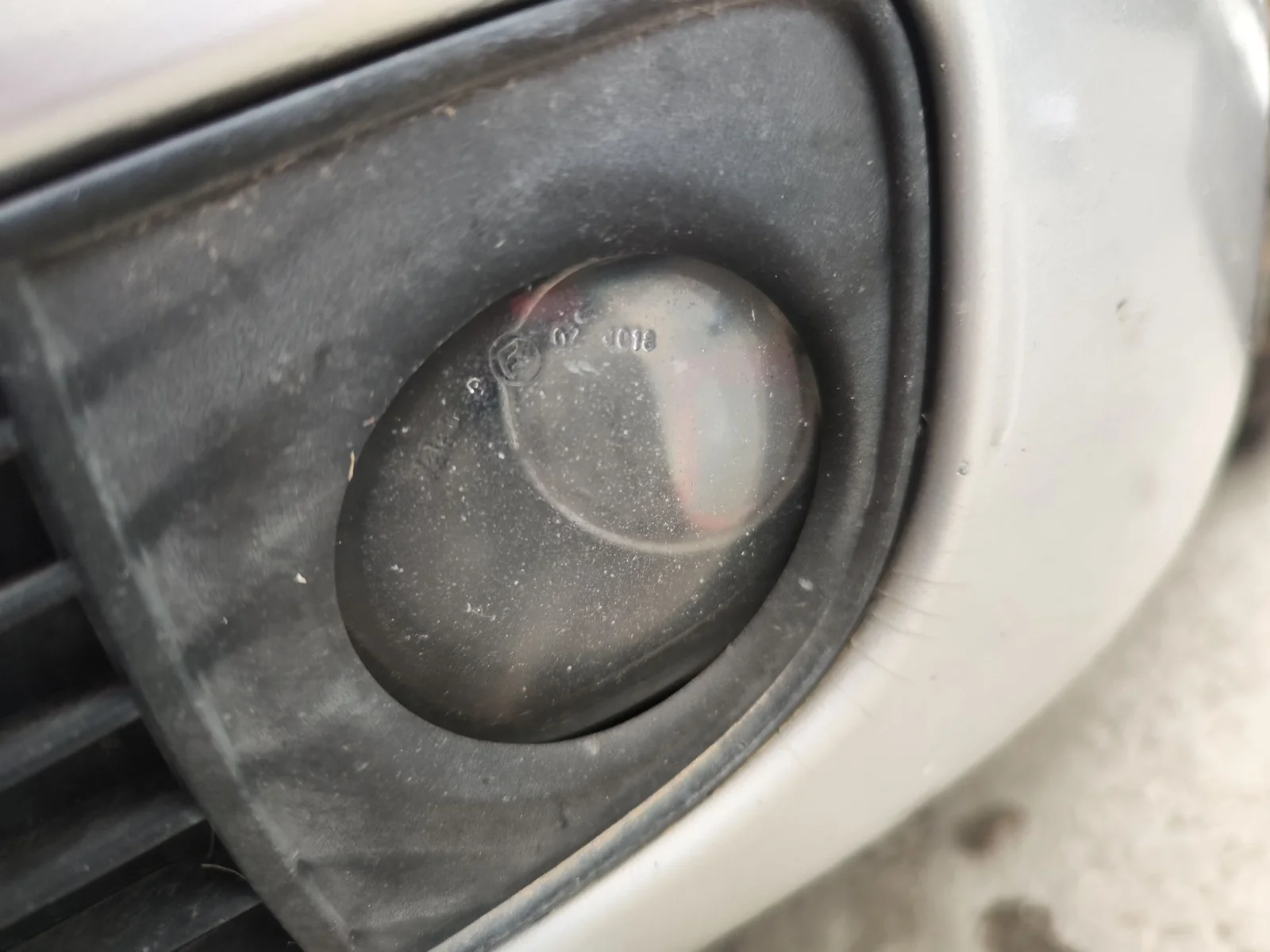 Foto de FARO ANTINIEBLA IZQUIERDO AUDI A6 BERLINA (4B2) 2.5 V6 24V TDI (150 CV / 110 KW)