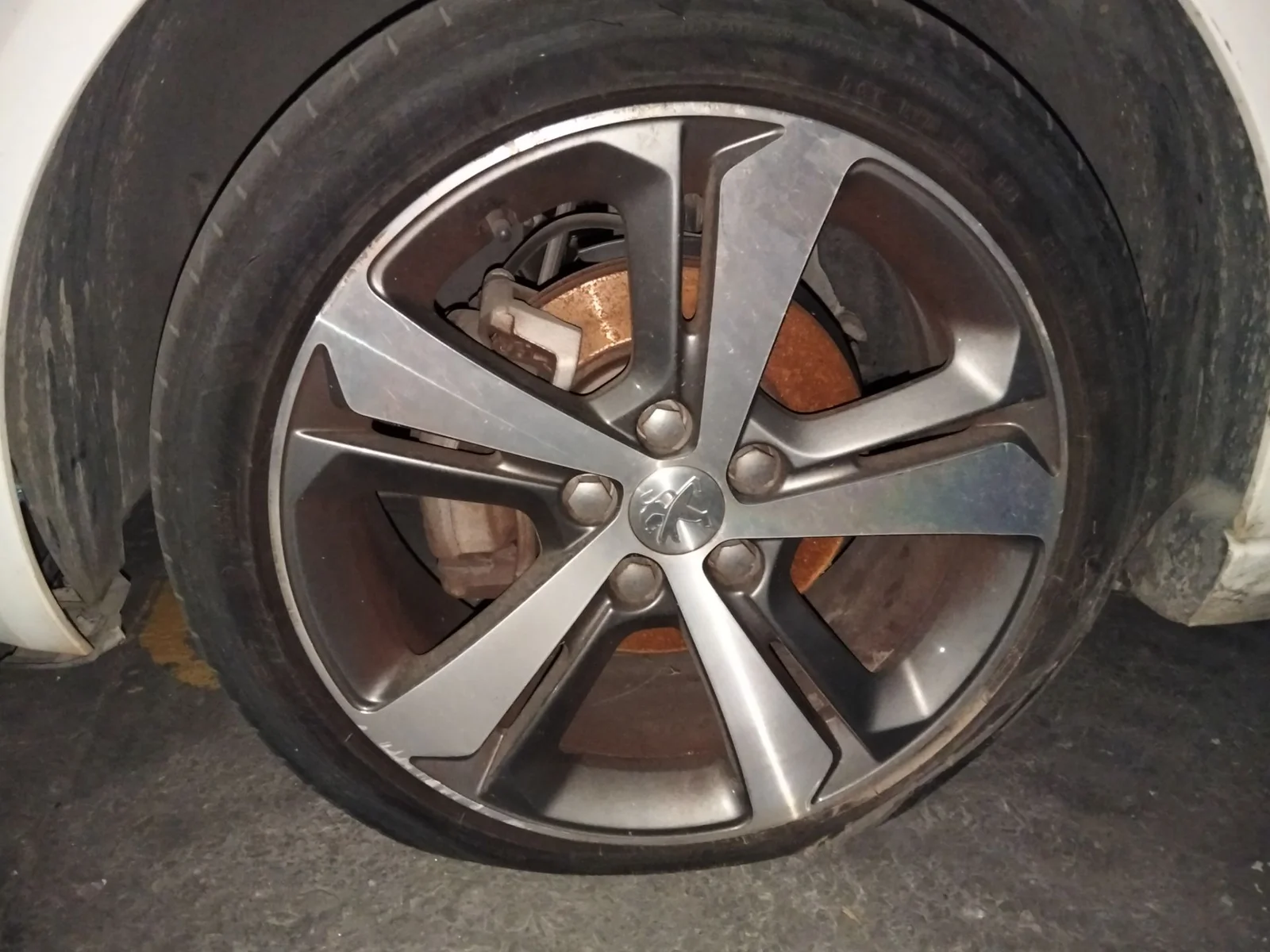 Foto de LLANTA PEUGEOT 308