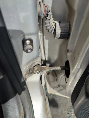 Foto de RETENEDOR PUERTA OPEL VECTRA B BERLINA 2.0 DTI (101 CV / 74 KW) referencia 90508649