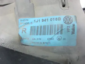 Foto de FARO DERECHO VOLKSWAGEN GOLF IV BERLINA (1J1)(10.1997) 1.9 TDI (101 CV / 74 KW) referencia 1JK1941018B foto 6