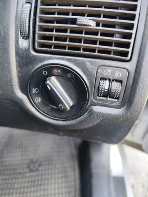Foto de MANDO LUCES VOLKSWAGEN GOLF IV BERLINA (1J1)(10.1997) 1.9 TDI (110 CV / 81 KW) referencia 8L0953513G FKZ foto 16
