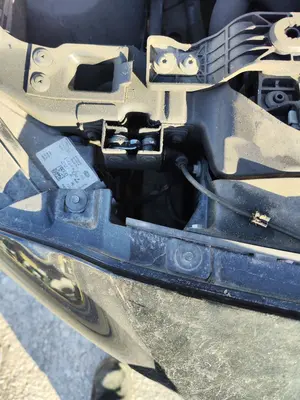 Foto de CERRADURA CAPO JAGUAR XE 2.0 Turbo CAT (200 CV / 147 KW) foto 2