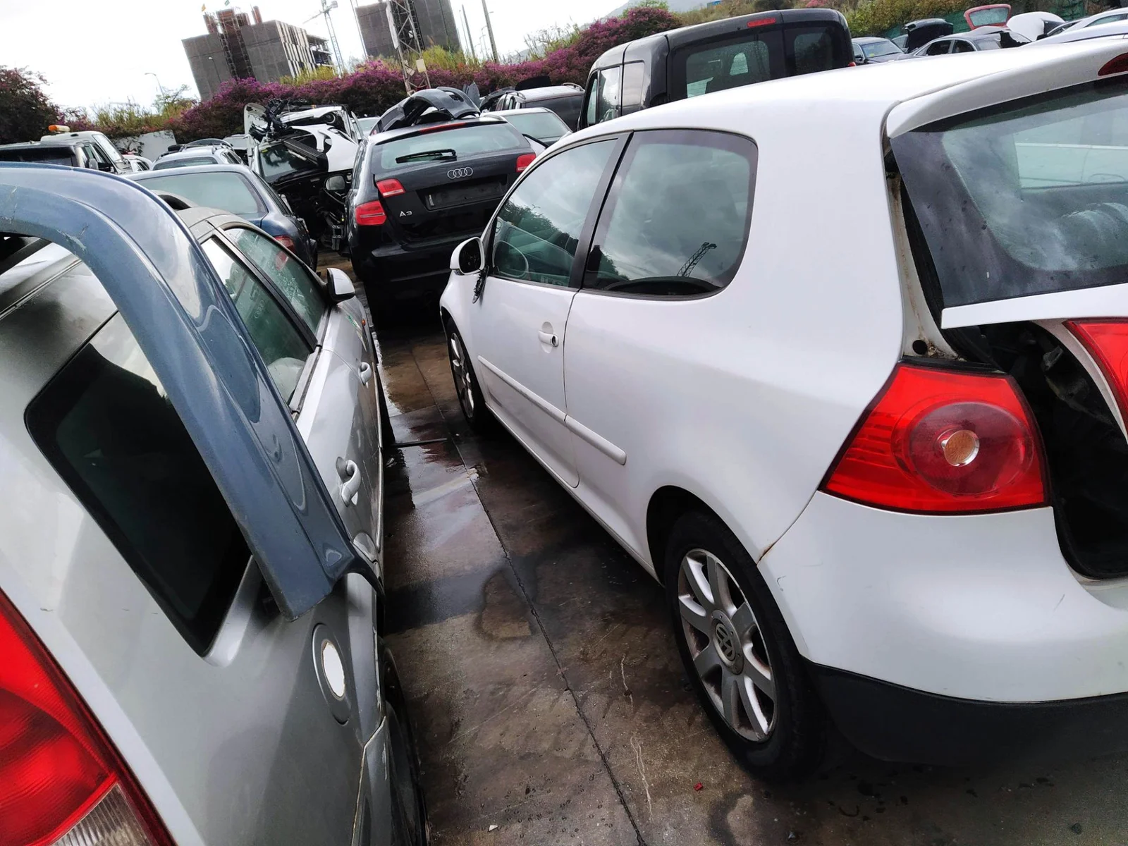 Foto de BRAZO SUSPENSION TRASERO IZQUIERDO VOLKSWAGEN GOLF V (1K1)(10.2003) 1.9 TDI (105 CV / 77 KW) referencia 1K0505311AB