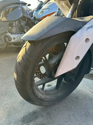 Foto de LLANTA DELANTERA YAMAHA X-MAX 300 292 cm3 - 20.6 kW (0 CV / 0 KW) foto 2