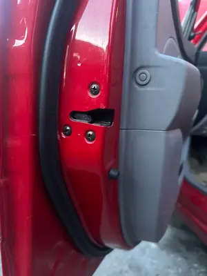 Foto de CERRADURA PUERTA DELANTERA IZQUIERDA KIA PICANTO (SA) 1.1 CAT (65 CV / 48 KW) referencia 8131007010HU