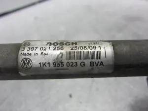 Foto de MOTOR LIMPIA DELANTERO VOLKSWAGEN GOLF VI (5K1)(10.2008) 1.6 TDI DPF (105 CV / 77 KW) referencia 1K1935023G foto 3
